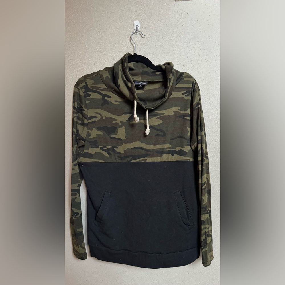 Nursing queen sweatshirt camo